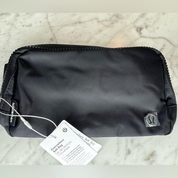NWT Lululemon Everywhere Belt Bag 1L - Black OS - Picture 4 of 7